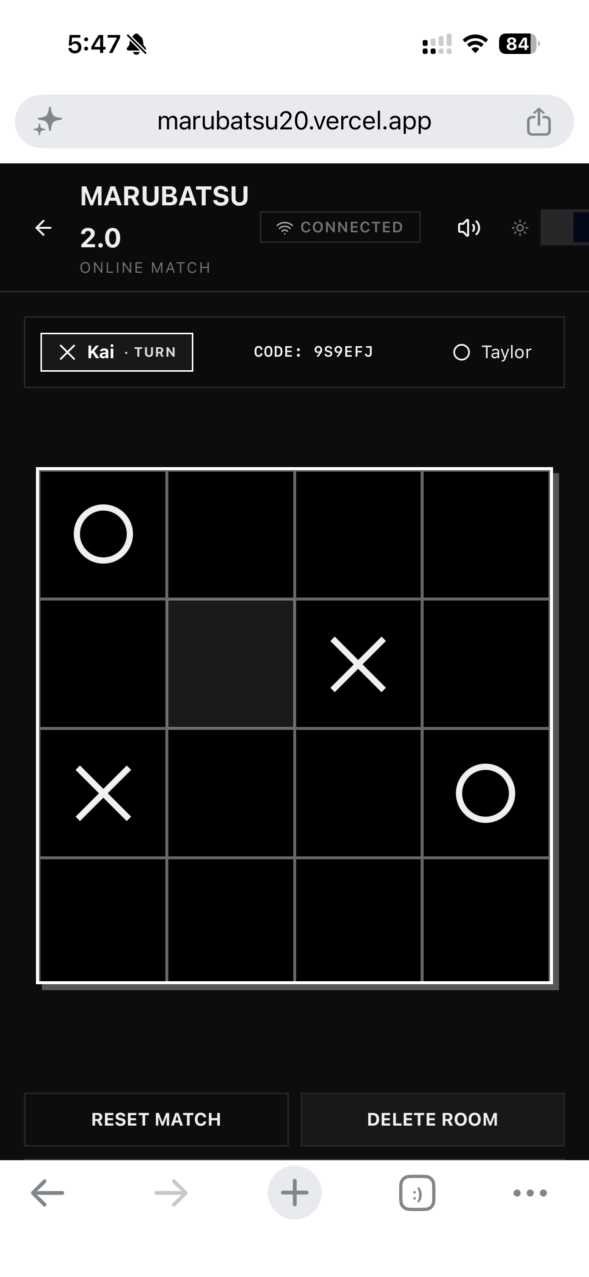 Marubatsu 2.0 online match in progress, dark mode, with live moves synced between players